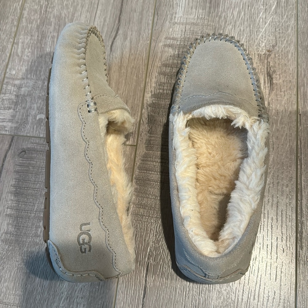 UGG W Scalloped MOC